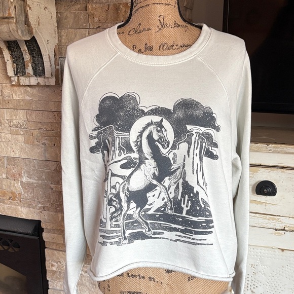 zutter Tops - Zutter white cropped horse rearing graphic sweatshirt saguaro long sleeve